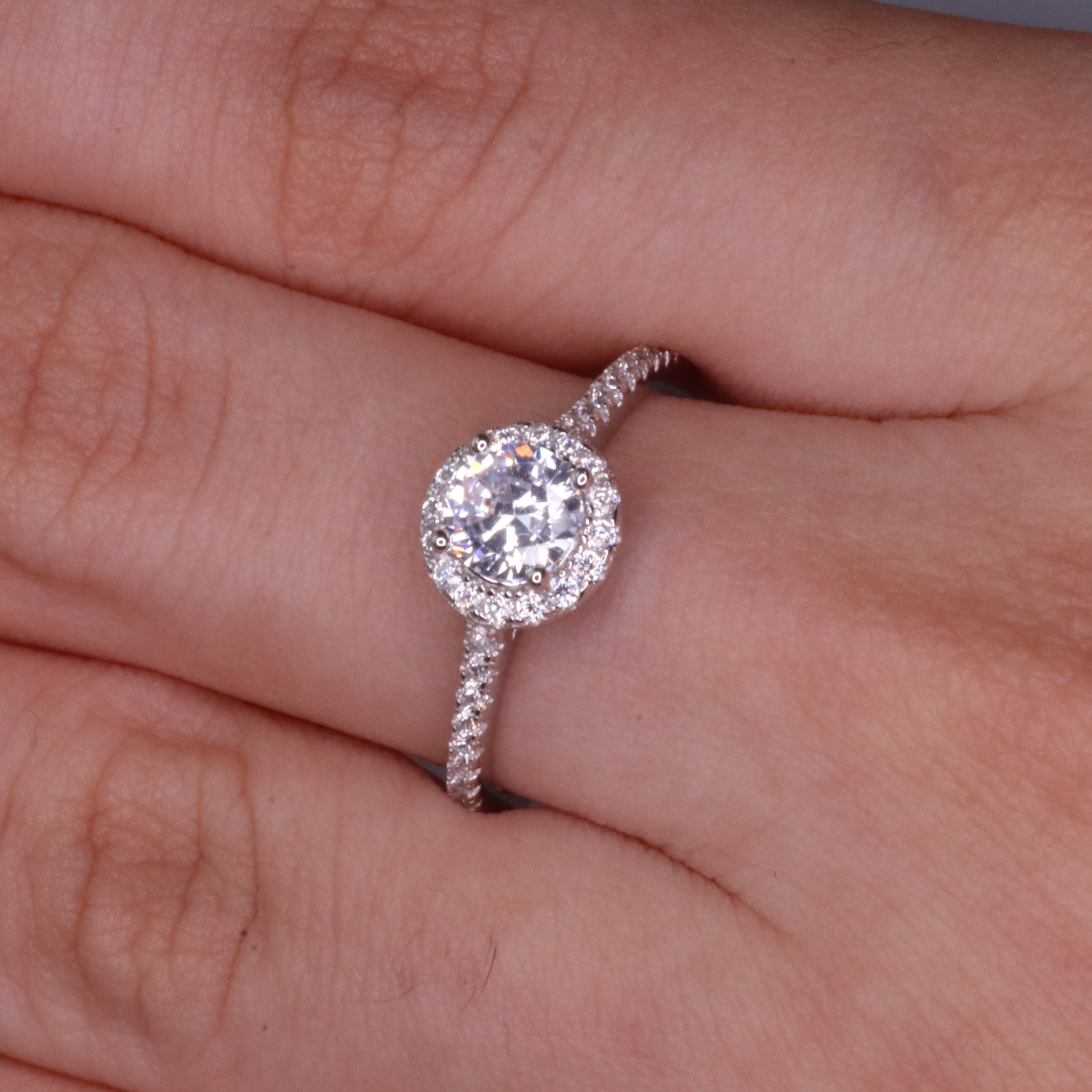 Aga’s Own Hypoallergene Zirkonia Silberringe - atemberaubender 925 Sterling Silberschmuck, Damenmode- Hochzeits, Verlobungs, Treue-Ringe- Silberne Zirkonia-Ringe- Das perfekte Geschenk für jeden Anlass