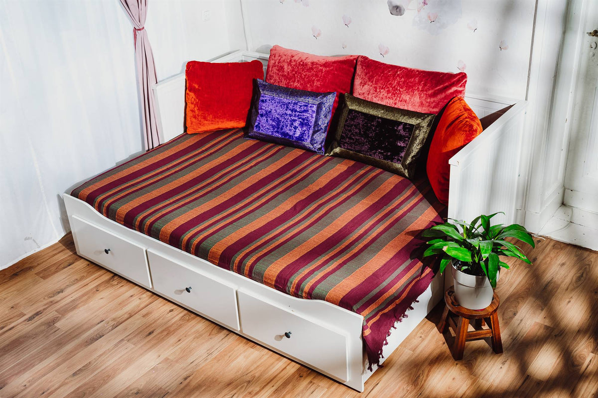 Tagesdecke/gestreifter Sofaüberwurf in verschiedene Farben 250 x 220cm handgewebt aus 100% Baumwolle – XXL-Größe mit Fransen