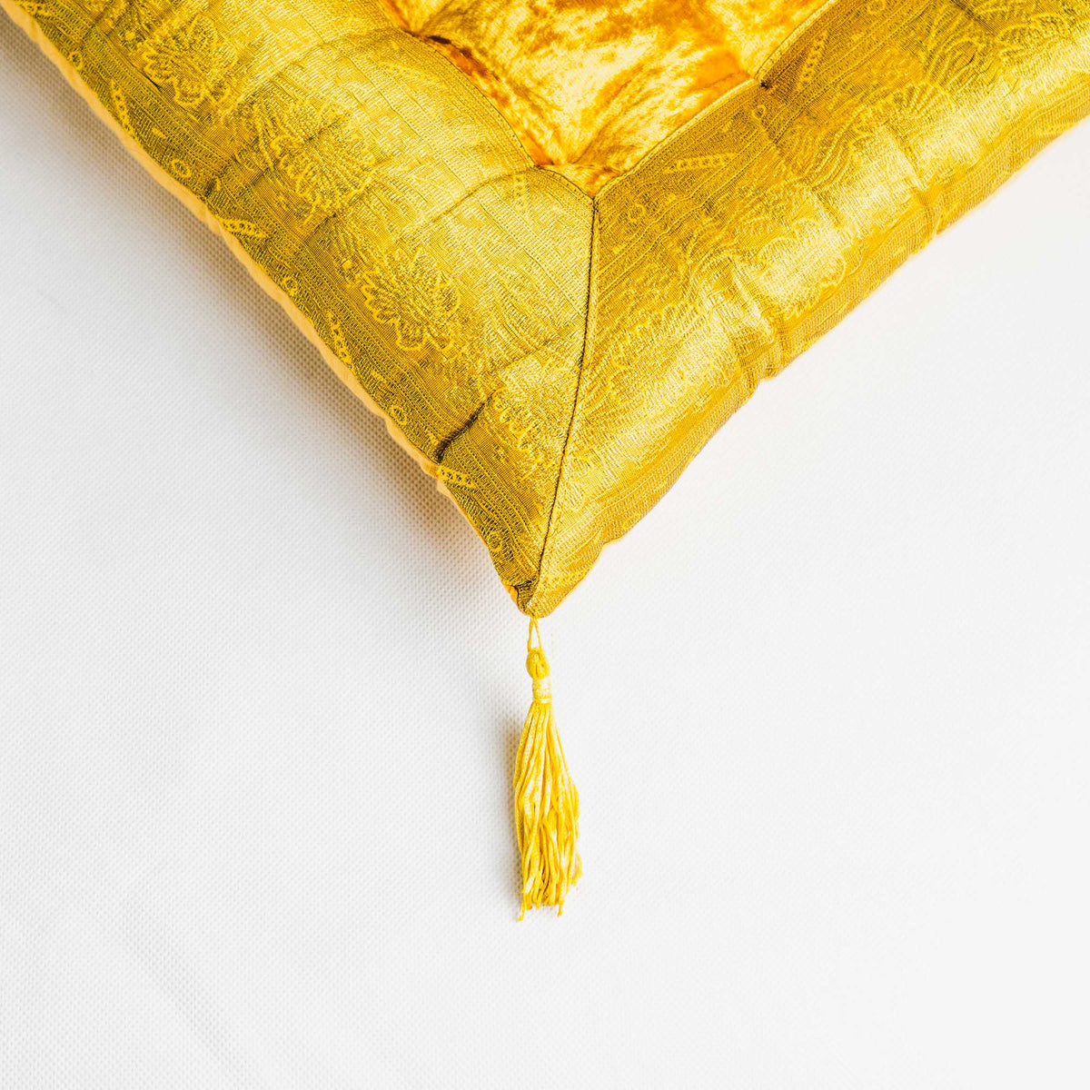 Orientalisches Indisches Sitzpuff Bodenkissen - Luxuriöses Handgefertigtes Samtkissen mit Quasten, 40x40 cm in 17 Farben