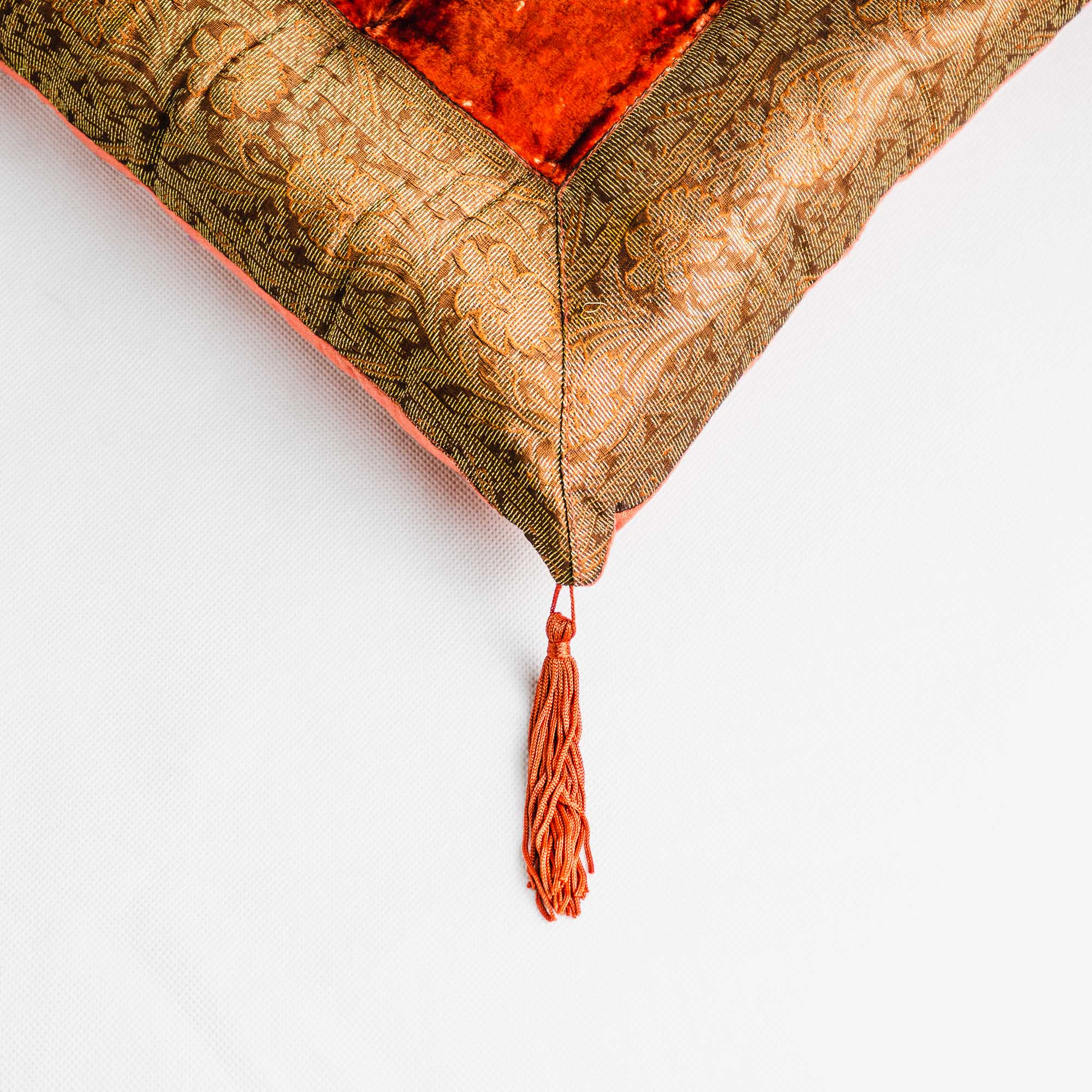 Orientalisches Indisches Sitzpuff Bodenkissen - Luxuriöses Handgefertigtes Samtkissen mit Quasten, 40x40 cm in 17 Farben