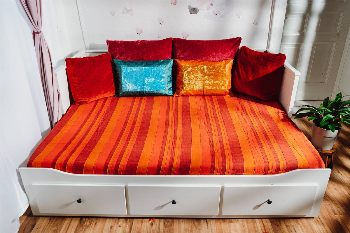 Tagesdecke/gestreifter Sofaüberwurf in verschiedene Farben 250 x 220cm handgewebt aus 100% Baumwolle – XXL-Größe mit Fransen