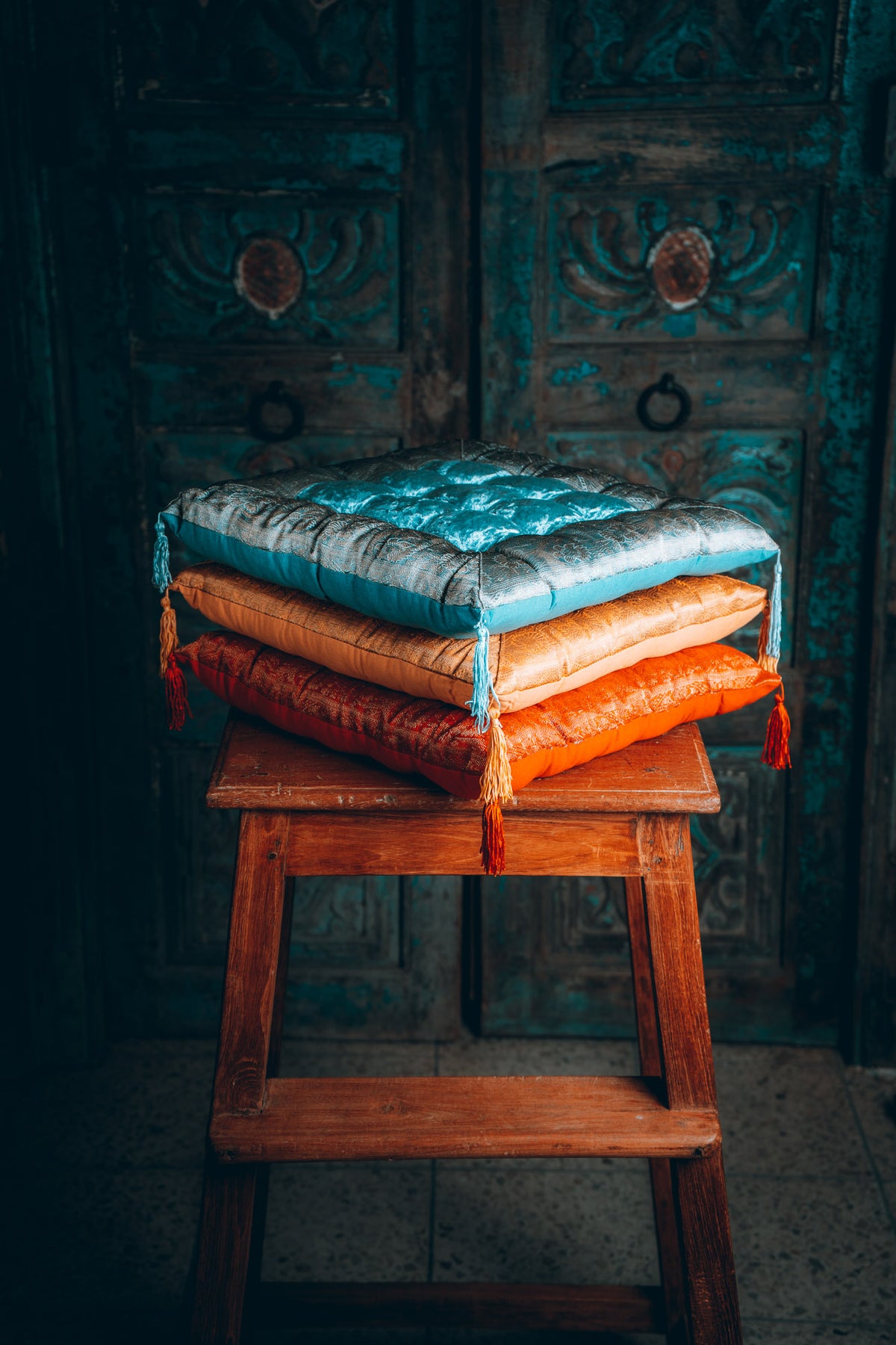 Orientalisches Indisches Sitzpuff Bodenkissen - Luxuriöses Handgefertigtes Samtkissen mit Quasten, 40x40 cm in 17 Farben