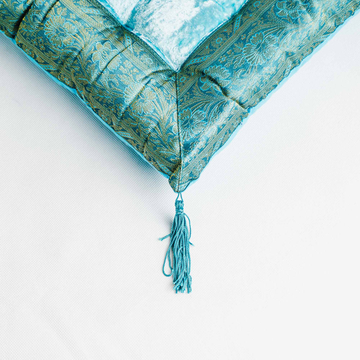 Orientalisches Indisches Sitzpuff Bodenkissen - Luxuriöses Handgefertigtes Samtkissen mit Quasten, 40x40 cm in 17 Farben