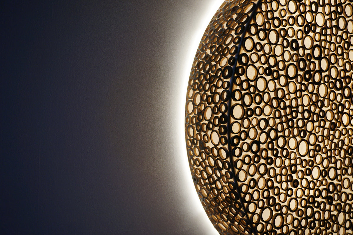 Runde Capiz-Wandleuchte | Ringmuster