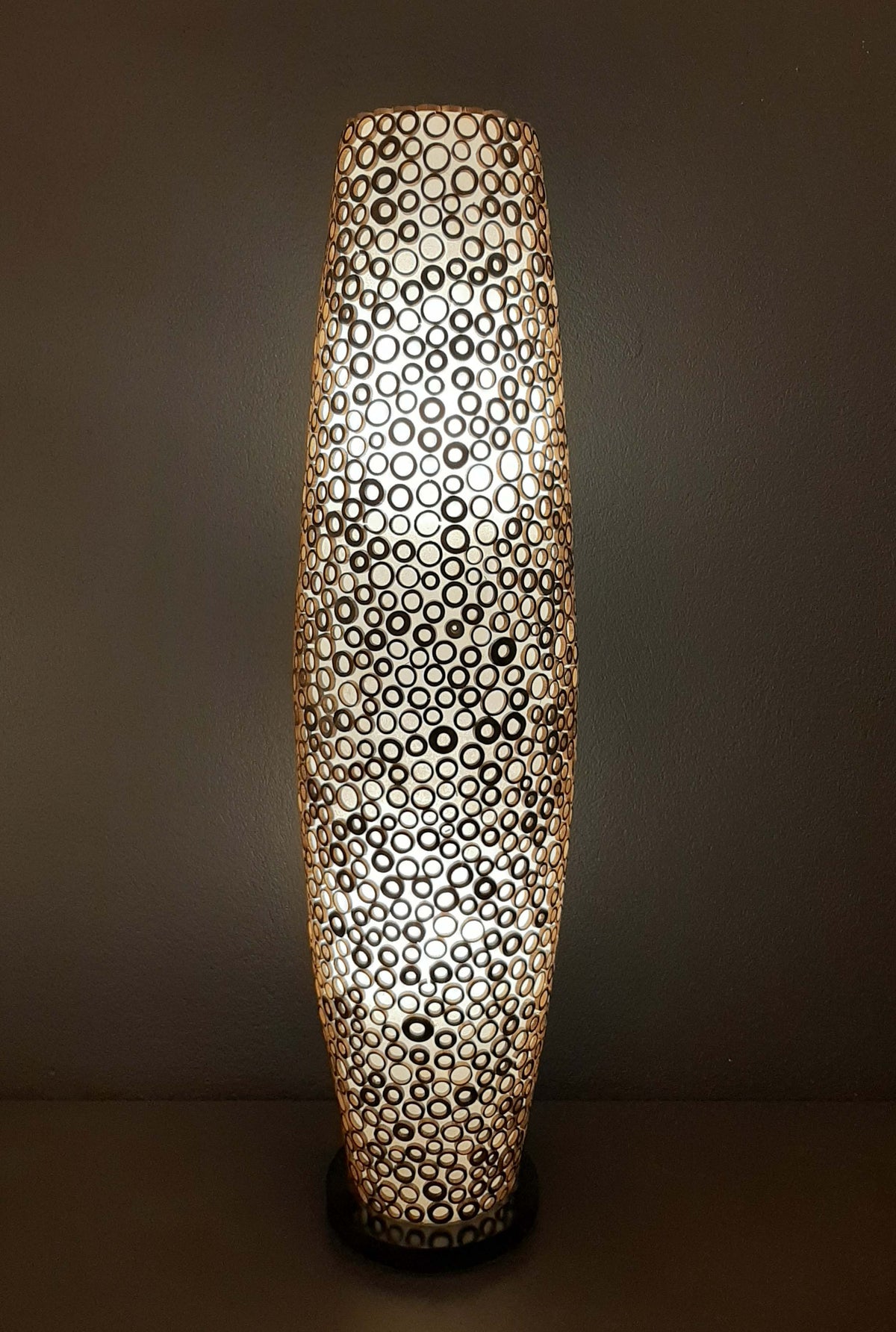 Beeindruckende Turmlampen, Stehlampen mit Ringmuster – In 4 Höhen erhältlich (70cm - 200cm)