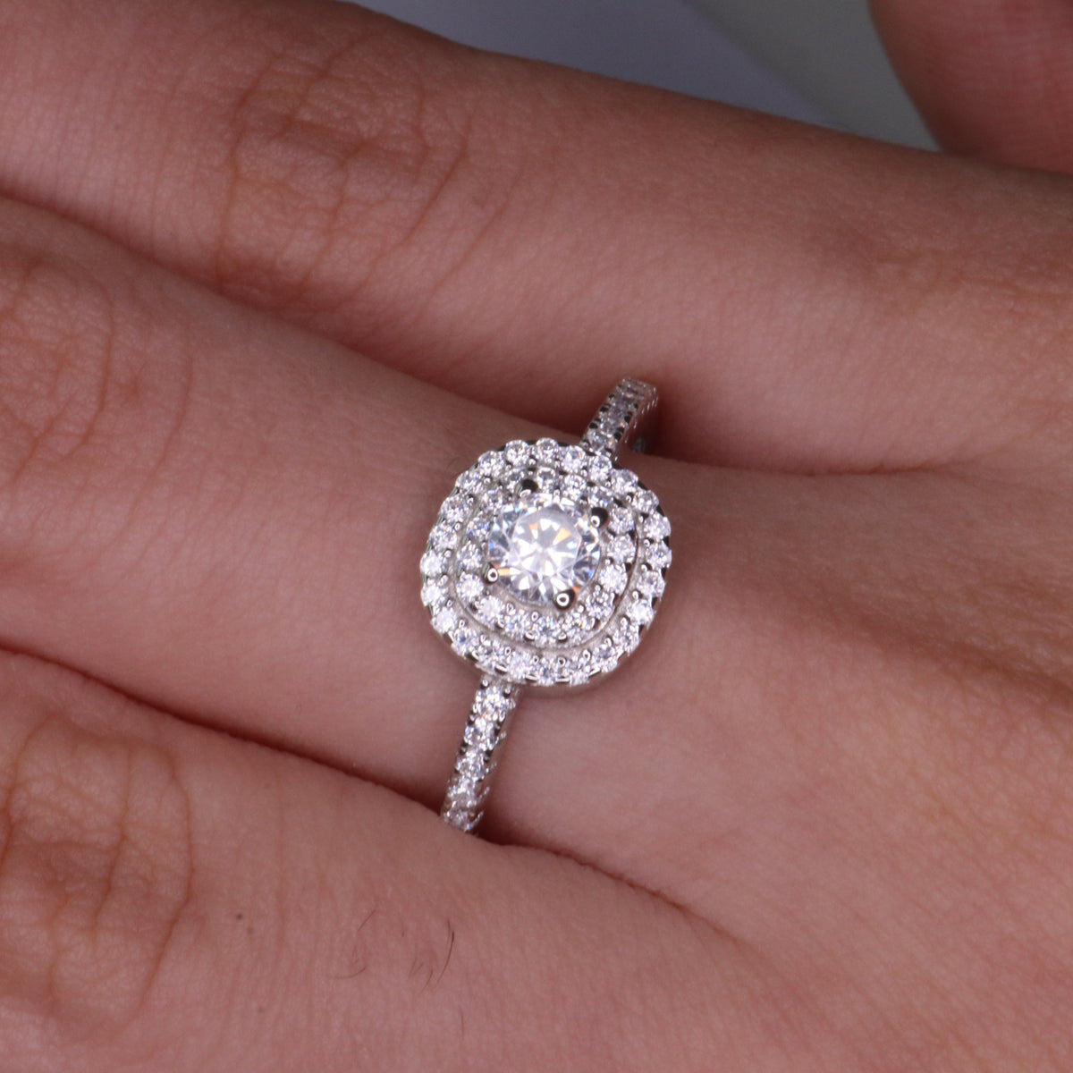 Aga’s Own Hypoallergene Zirkonia Silberringe - atemberaubender 925 Sterling Silberschmuck, Damenmode- Hochzeits, Verlobungs, Treue-Ringe- Silberne Zirkonia-Ringe- Das perfekte Geschenk für jeden Anlass