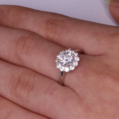 Aga’s Own Hypoallergene Zirkonia Silberringe - atemberaubender 925 Sterling Silberschmuck, Damenmode- Hochzeits, Verlobungs, Treue-Ringe- Silberne Zirkonia-Ringe- Das perfekte Geschenk für jeden Anlass