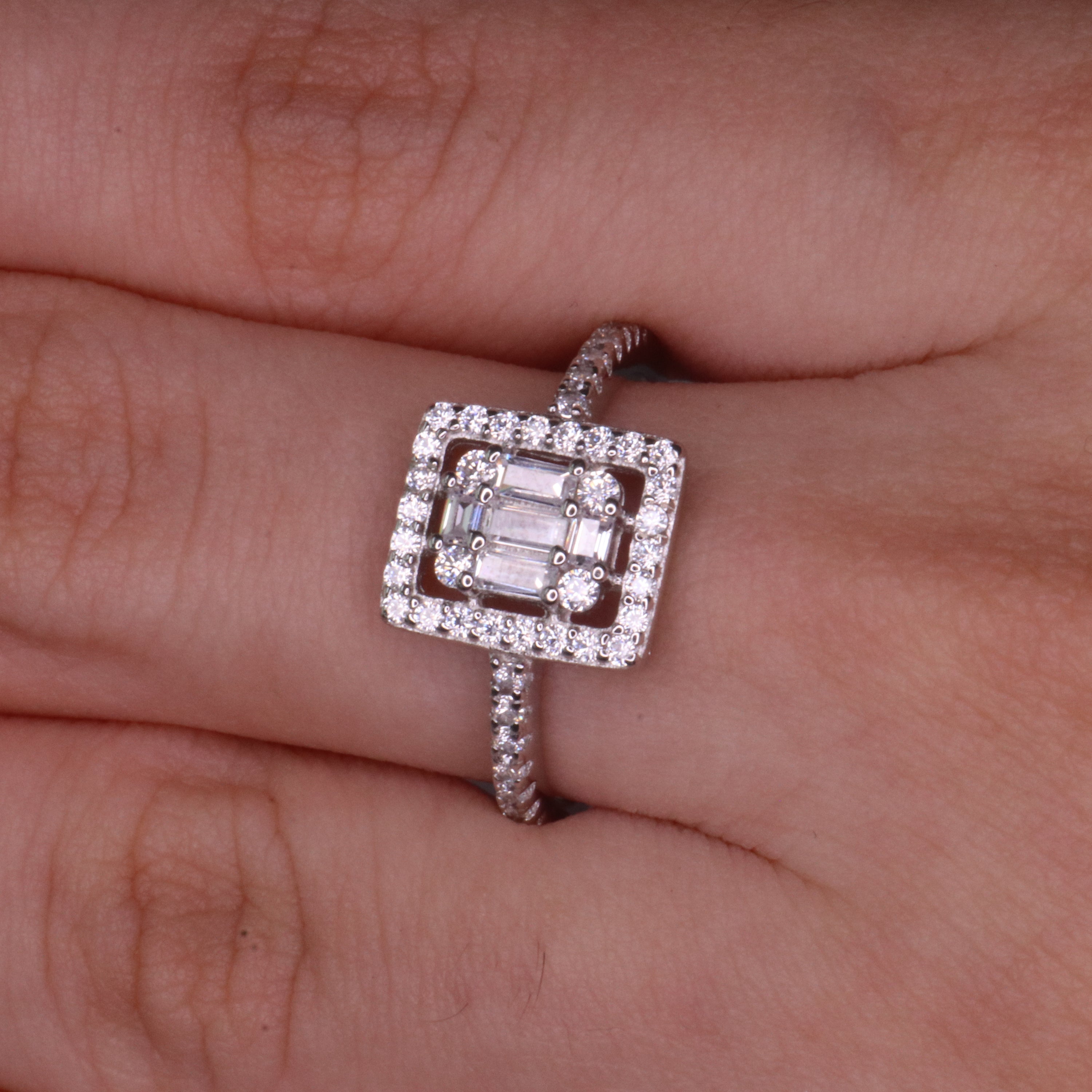 Aga’s Own Hypoallergene Zirkonia Silberringe - atemberaubender 925 Sterling Silberschmuck, Damenmode- Hochzeits, Verlobungs, Treue-Ringe- Silberne Zirkonia-Ringe- Das perfekte Geschenk für jeden Anlass
