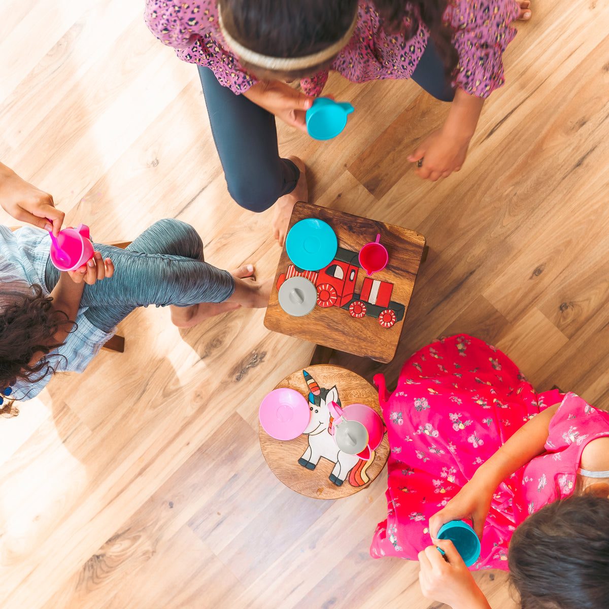 Tritthocker für Kinder – runder Kinderhocker – Pflanzenständer für den Innenbereich – Melkhocker – Heimdekoration, Holztritt, Massivholzhocker bemalt und geschnitzt mit Tiermotiv
