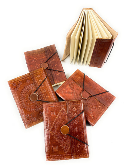 Handgefertigtes Lederbuch - Perfektes Tagebuch für Erwachsene und Kinder, Reisetagebuch, Scrapbook, Skizzenbuch und Erinnerungsbuch - Vintage Journal Buch mit Notizbuch A5 Blanko - Notizbuch Leder Diary für Hexen Zubehör - Book Journal