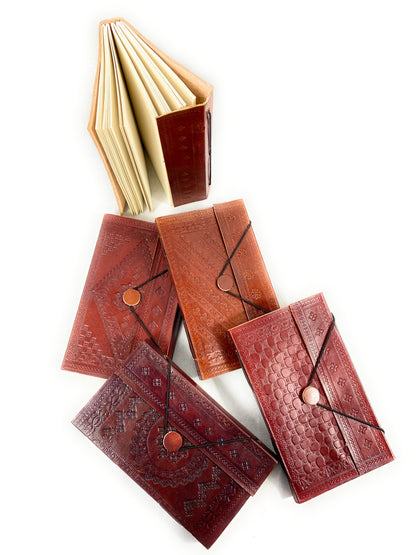 Handgefertigtes Lederbuch - Perfektes Tagebuch für Erwachsene und Kinder, Reisetagebuch, Scrapbook, Skizzenbuch und Erinnerungsbuch - Vintage Journal Buch mit Notizbuch A5 Blanko - Notizbuch Leder Diary für Hexen Zubehör - Book Journal