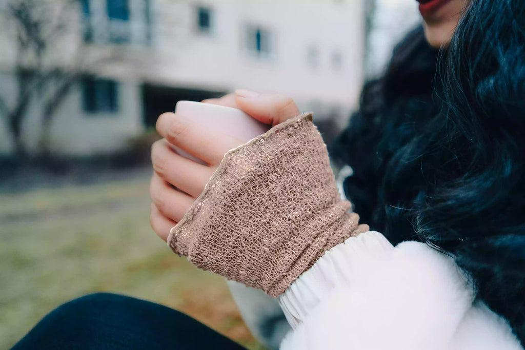 Handstulpen Gold Gelb für Damen - Weiche Strickstulpen mit Daumenloch