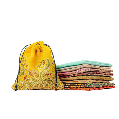 Bunte Ethno Schmuckbeutel im Boho-Stil aus Sari-Stoffen