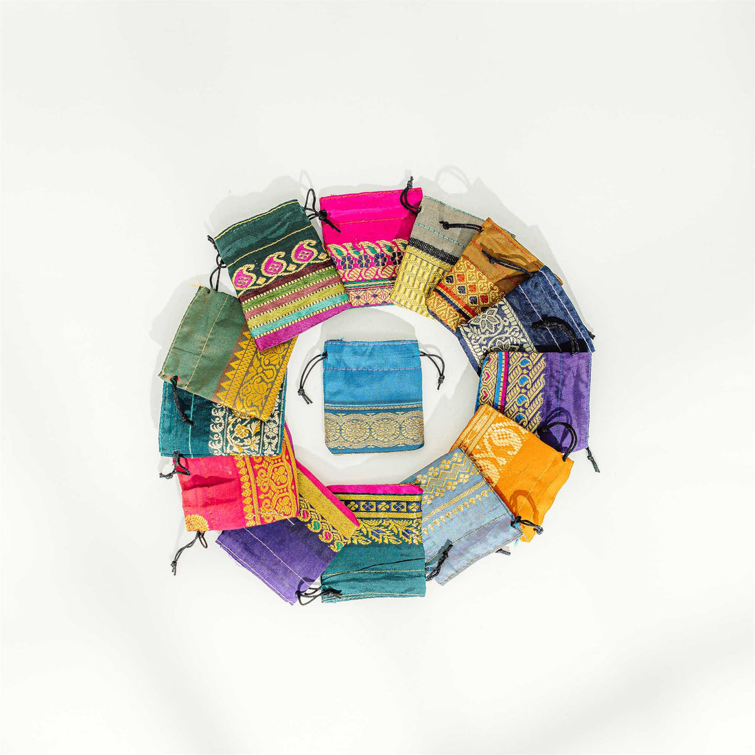 Farbenfrohe Hippie-Säckchen als Festival-Accessoire