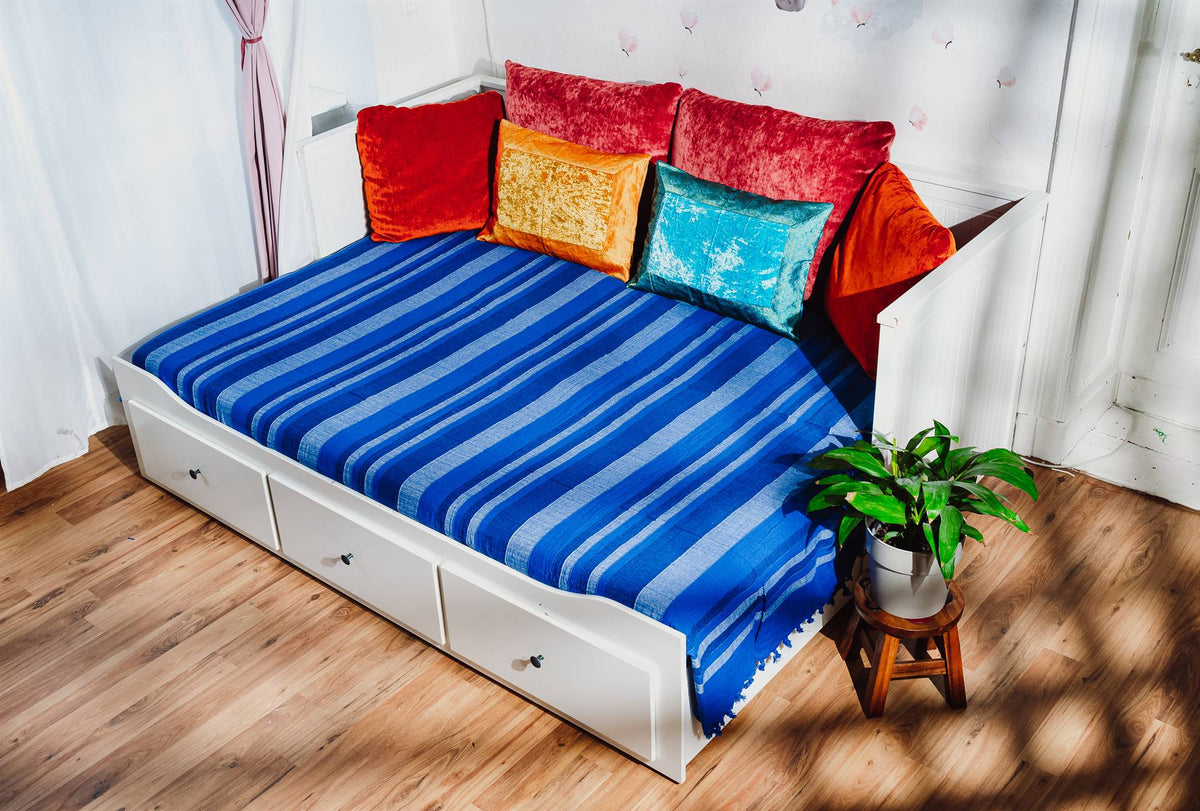 Tagesdecke/gestreifter Sofaüberwurf in verschiedene Farben 250 x 220cm handgewebt aus 100% Baumwolle – XXL-Größe mit Fransen