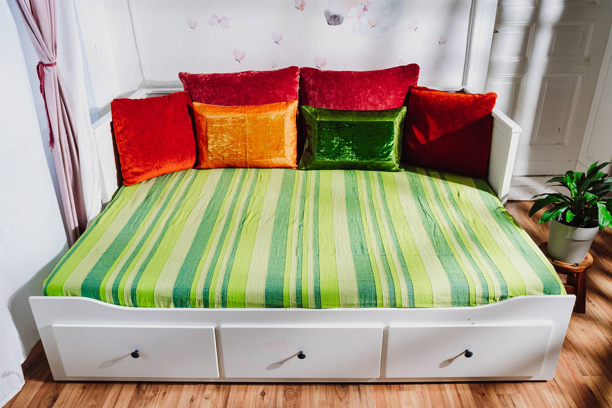 Tagesdecke/gestreifter Sofaüberwurf in verschiedene Farben 250 x 220cm handgewebt aus 100% Baumwolle – XXL-Größe mit Fransen