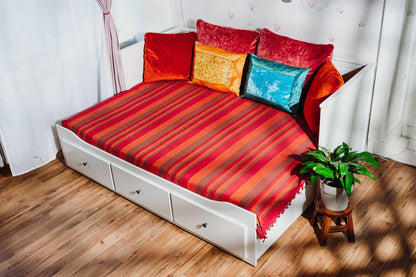 Tagesdecke/gestreifter Sofaüberwurf in verschiedene Farben 250 x 220cm handgewebt aus 100% Baumwolle – XXL-Größe mit Fransen