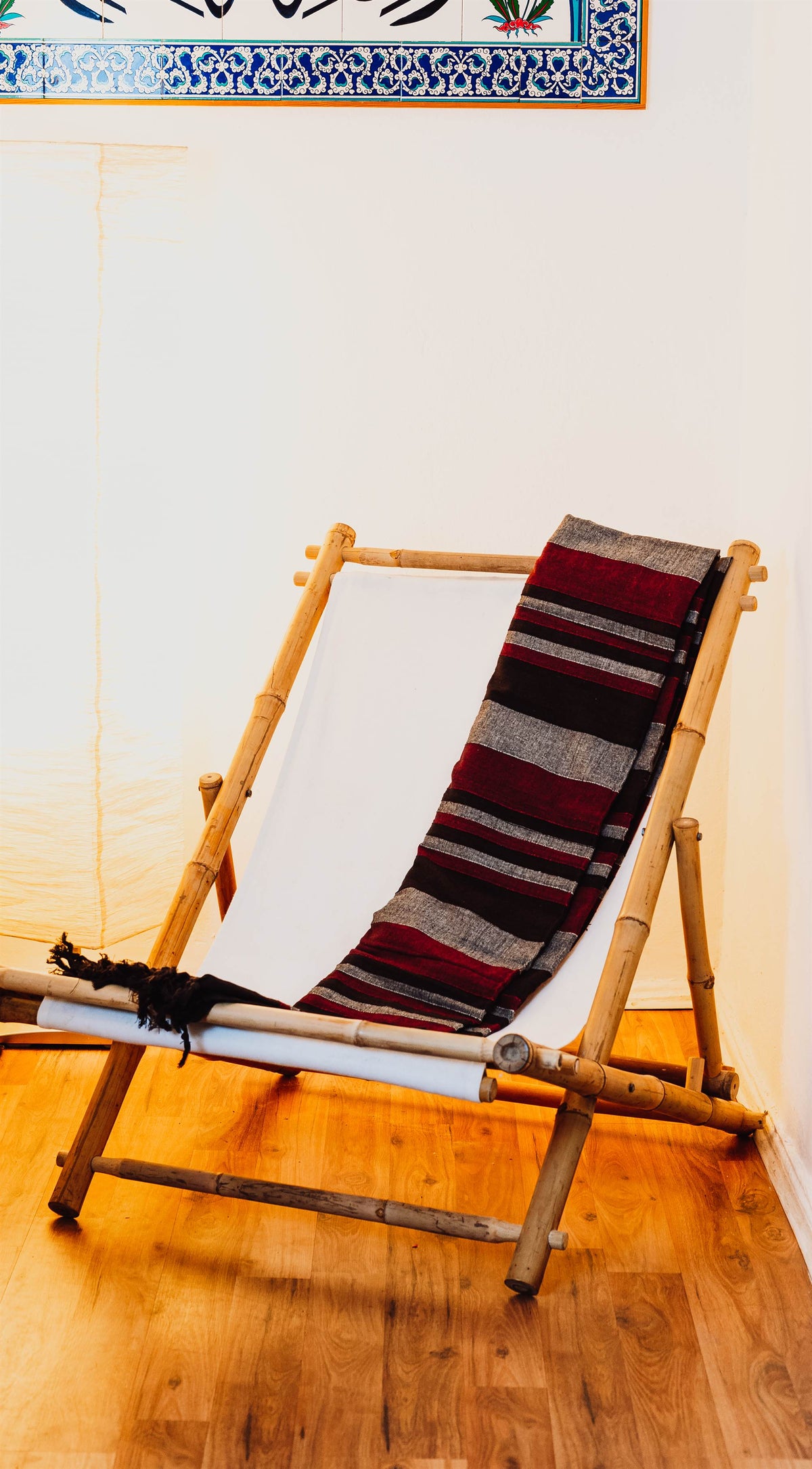 Tagesdecke/gestreifter Sofaüberwurf in verschiedene Farben 250 x 220cm handgewebt aus 100% Baumwolle – XXL-Größe mit Fransen
