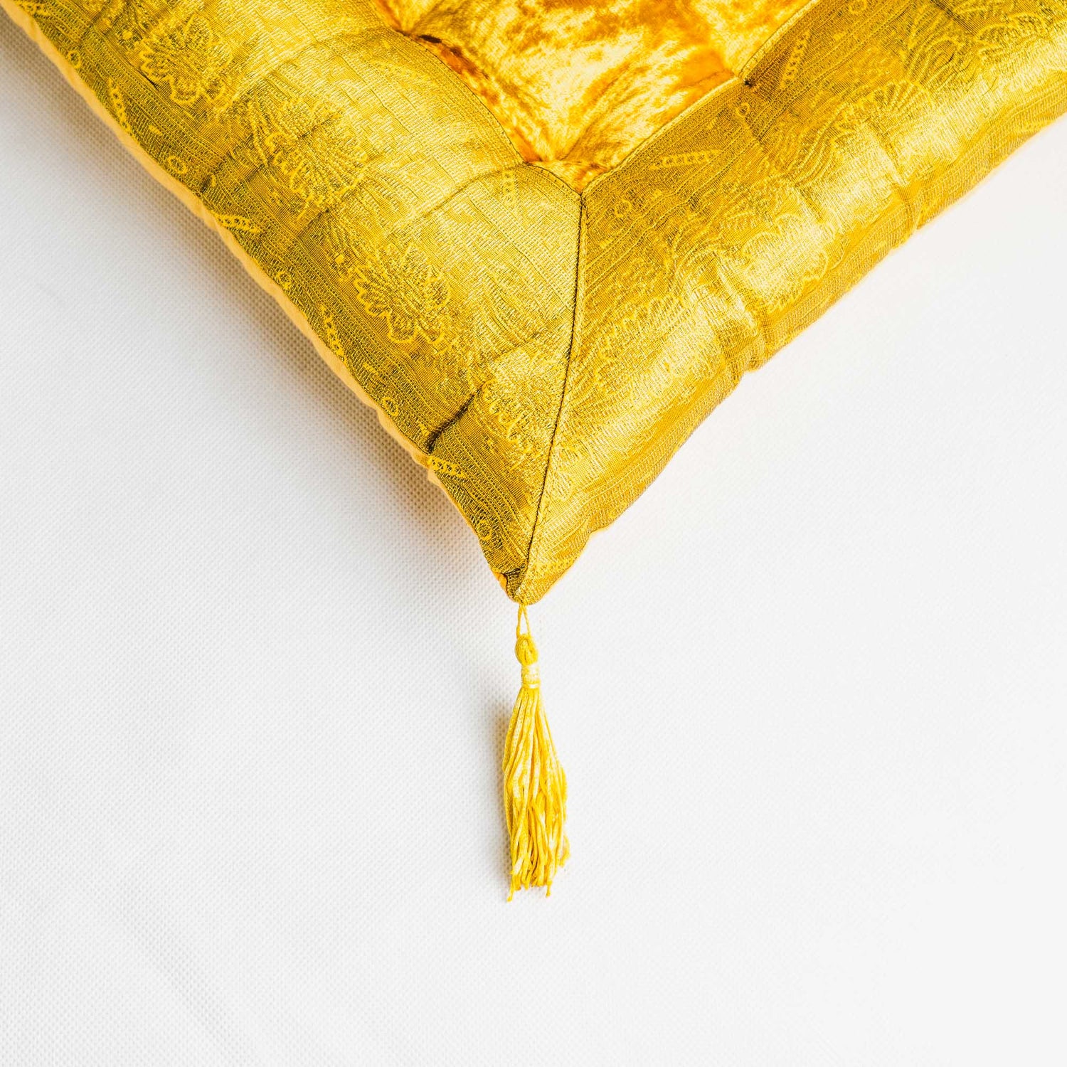 Orientalisches Indisches Sitzpuff Bodenkissen - Luxuriöses Handgefertigtes Samtkissen mit Quasten, 40x40 cm in 17 Farben