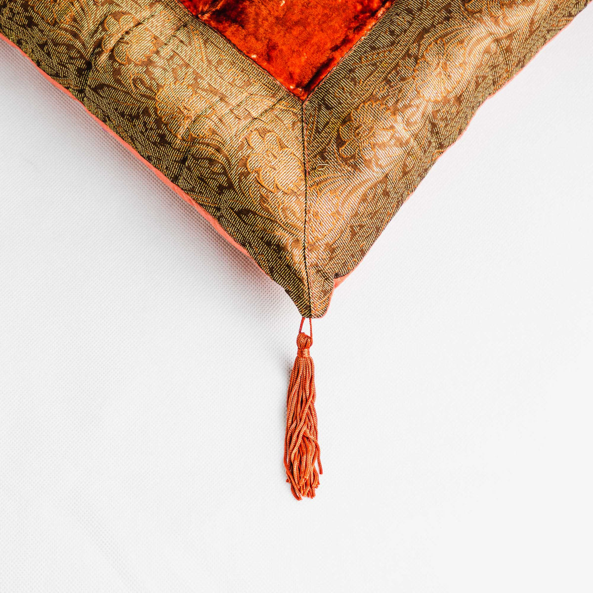 Orientalisches Indisches Sitzpuff Bodenkissen - Luxuriöses Handgefertigtes Samtkissen mit Quasten, 40x40 cm in 17 Farben