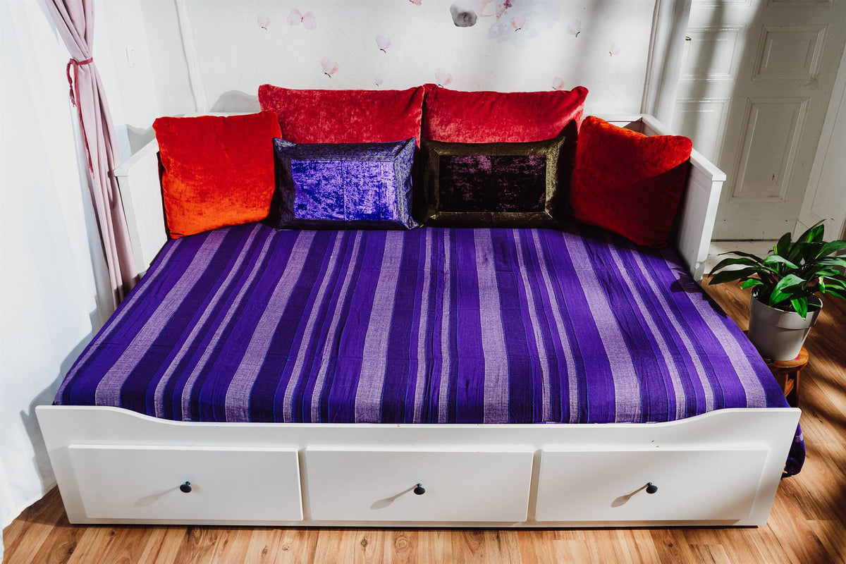 Tagesdecke/gestreifter Sofaüberwurf in verschiedene Farben 250 x 220cm handgewebt aus 100% Baumwolle – XXL-Größe mit Fransen