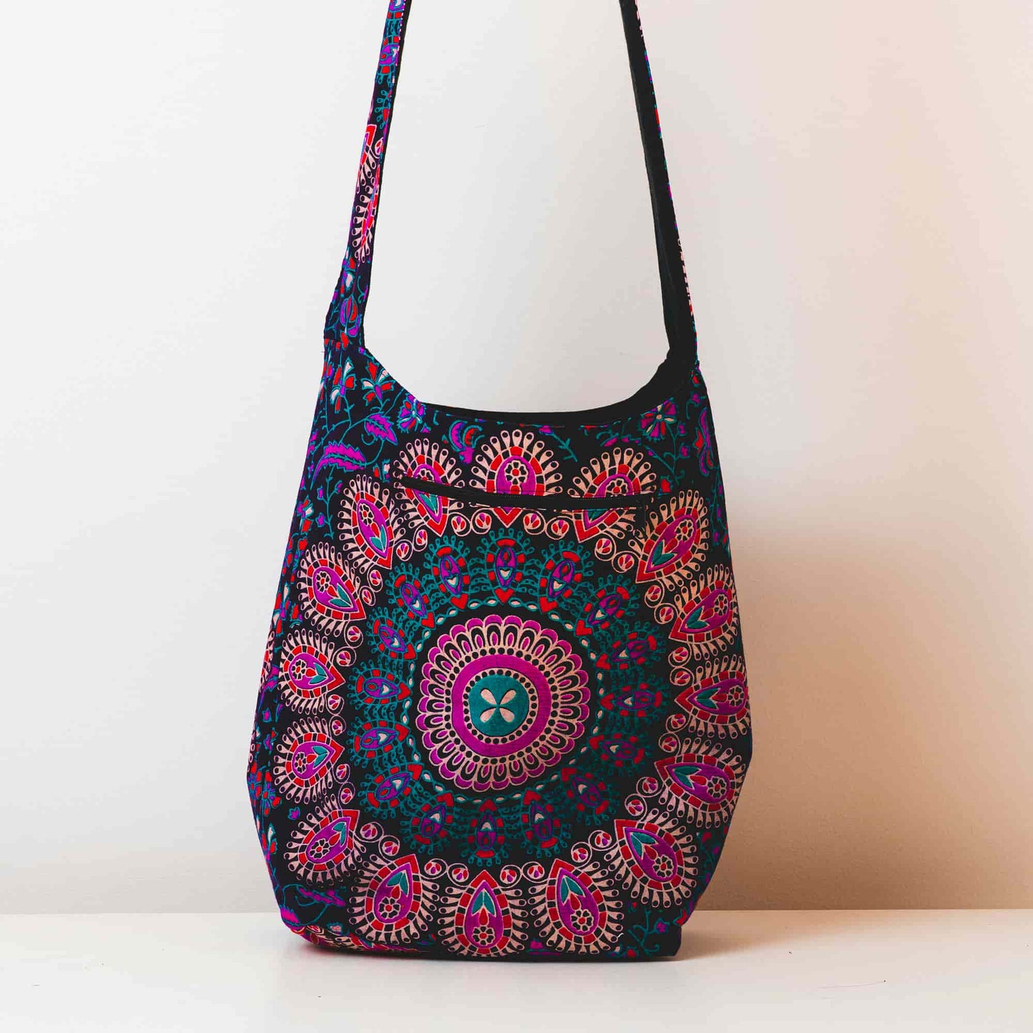 Aga’s Own Mandala Boho Umhängetasche - Festival Crossbody Handtasche für Damen, Ethnisch Baumwollschultertasche | Perfekt für Strandausflüge