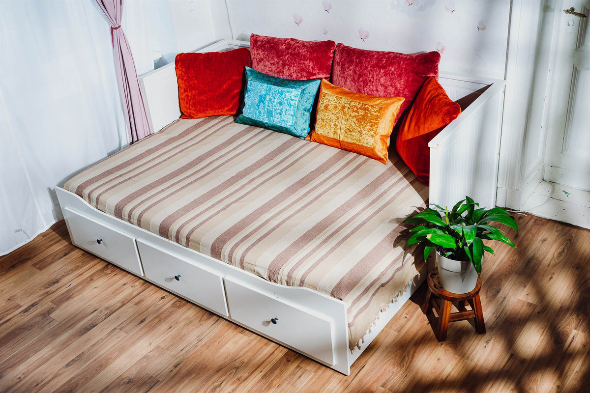 Tagesdecke/gestreifter Sofaüberwurf in verschiedene Farben 250 x 220cm handgewebt aus 100% Baumwolle – XXL-Größe mit Fransen