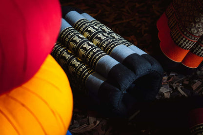 Aga’s Own Yogakissen, Meditationskissen mit natürlicher Thai Kapok-Füllung, Sitzkissen, Bodensitz zur Entspannung, Bodenkissen für draußen